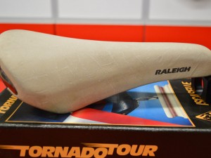 Raleigh Iscaselle Tornado Tour leather saddle beige 1980s NOS