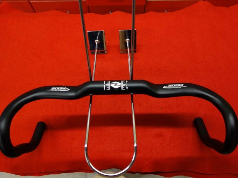 Road bike racing handlebar 31,8mm Zoom Ergo aluminium 445mm outer, 340 g New