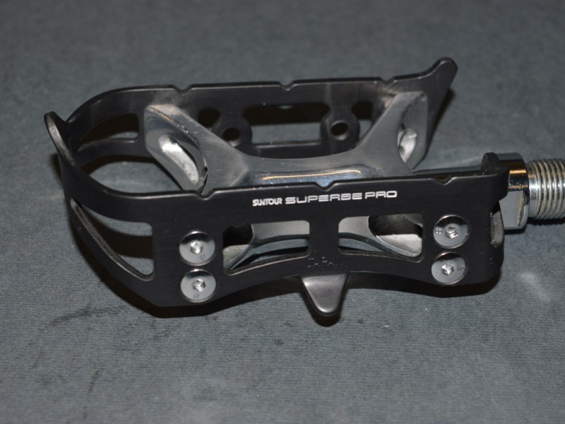 Suntour Superbepro left pedal black silver orphan Nos