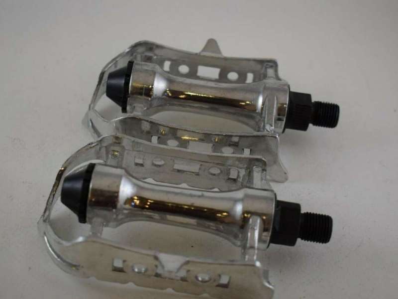 Vintage road racing bike pedal set 1/2 inch axle aluminium silver NOS