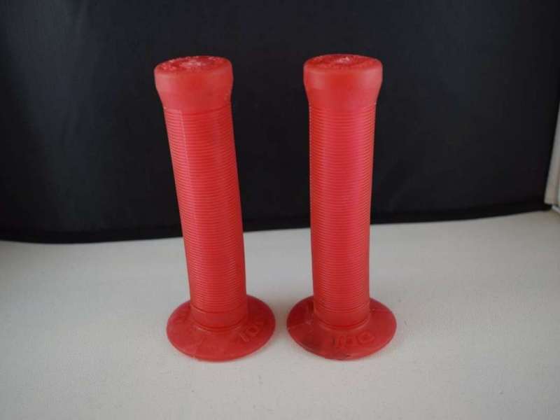 ODI Longneck handlebar grip set old school BMX red cosed end NOS