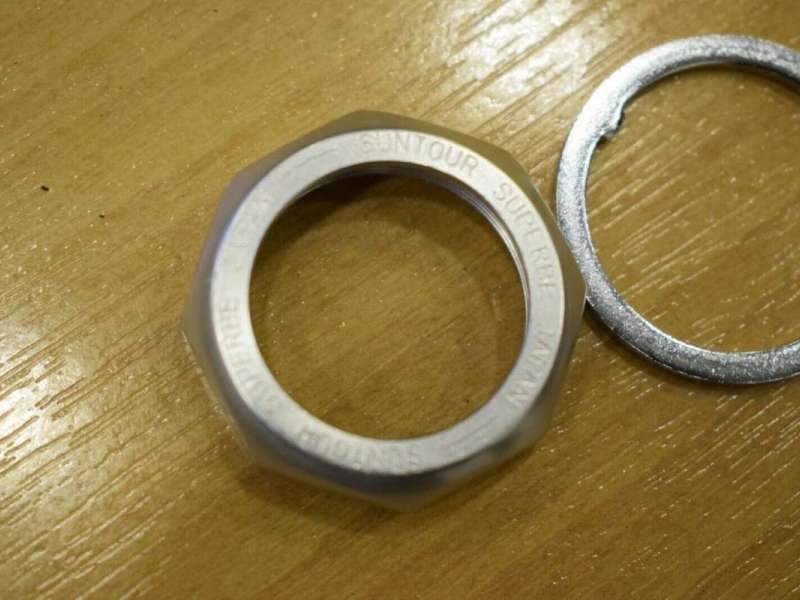 SUNTOUR SUPERBE Headset Top Nut 1'' M25x1 aluminium silver with washer lock NOS
