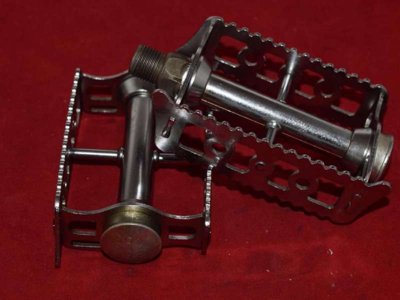 LYOTARD pedal set road bikes FRENCH thread steel Vintage Made in France NOS