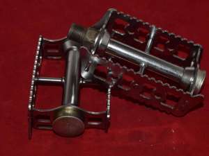 LYOTARD pedal set road bikes FRENCH thread steel Vintage Made in France NOS