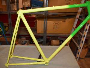 Vintage steel Road racing frame 700C 59cm / 57cm 126mm rear axle yellow NOS